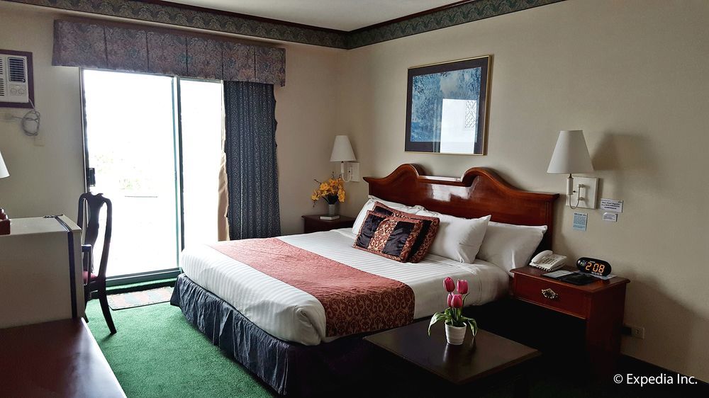 Days Hotel Tagaytay تاجيتاي المظهر الخارجي الصورة