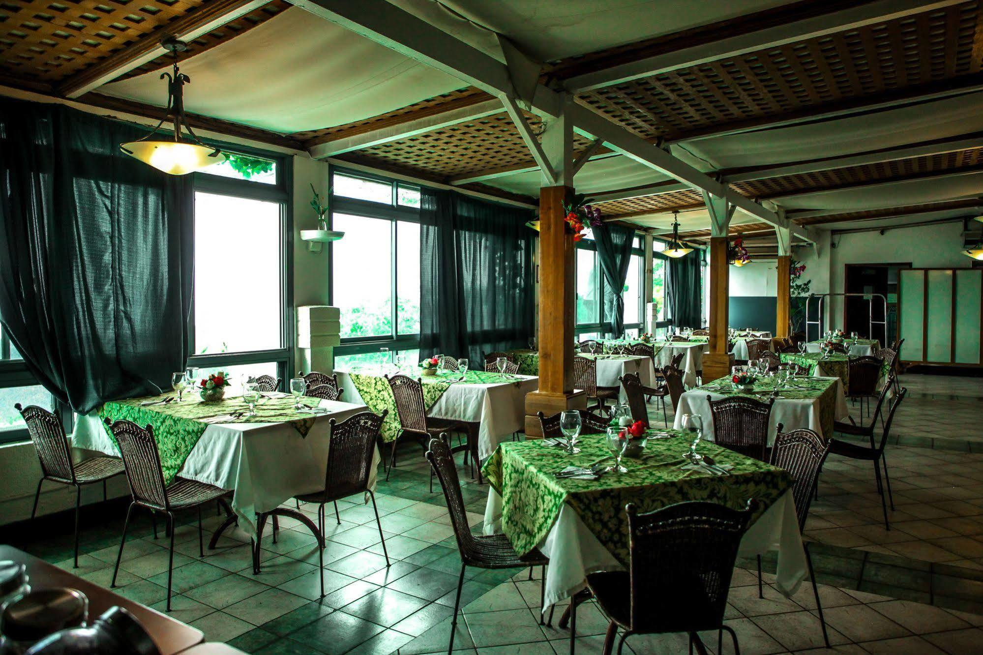 Days Hotel Tagaytay تاجيتاي المظهر الخارجي الصورة