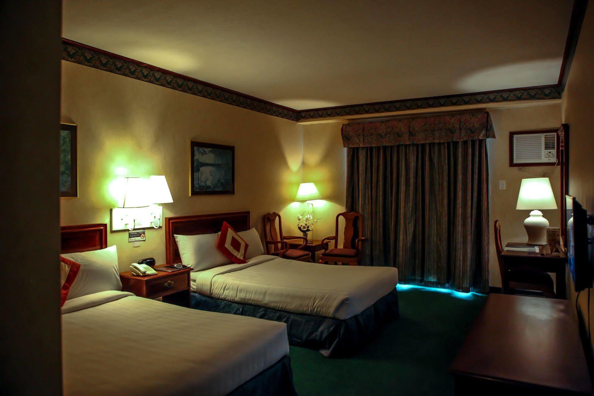 Days Hotel Tagaytay تاجيتاي المظهر الخارجي الصورة