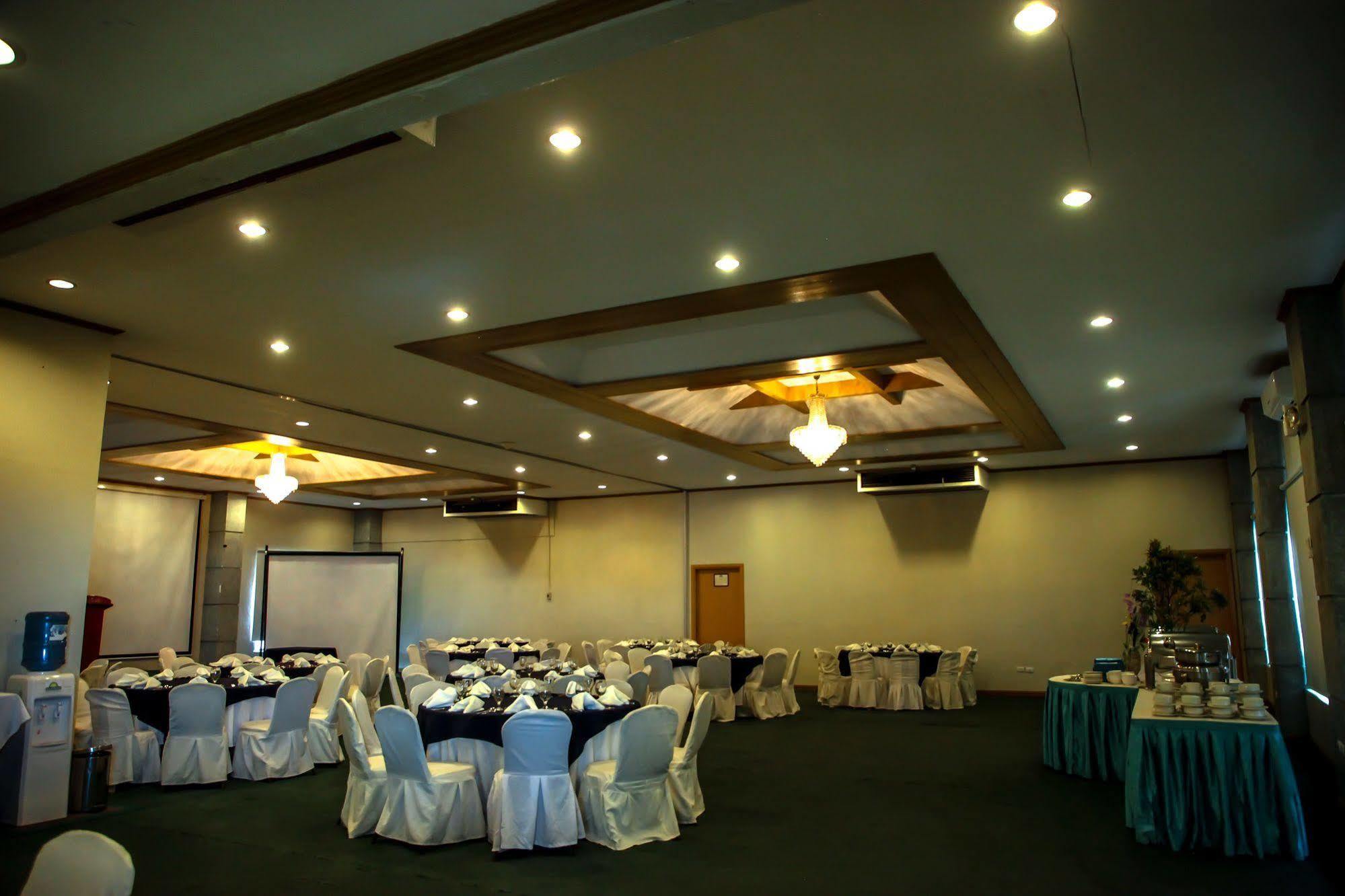 Days Hotel Tagaytay تاجيتاي المظهر الخارجي الصورة